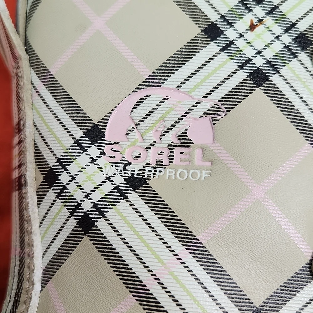 SOREL Waterproof Burberry Plaid Winter Boots with Bootliner (6) - Picture 6 of 12